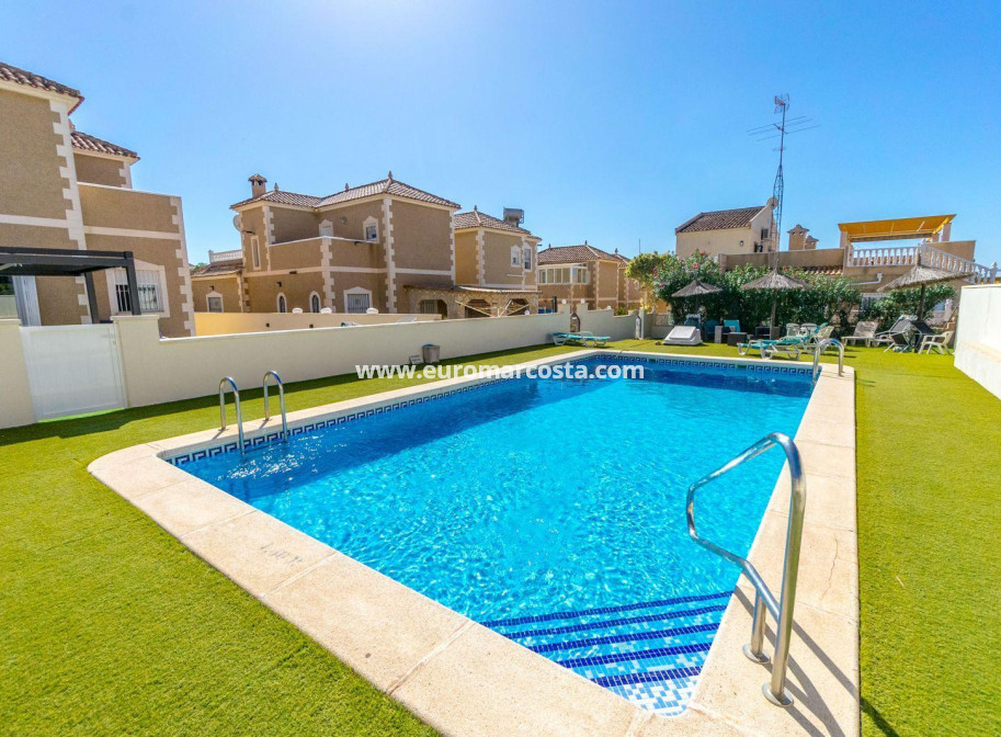 Sale - Casa - Orihuela Costa