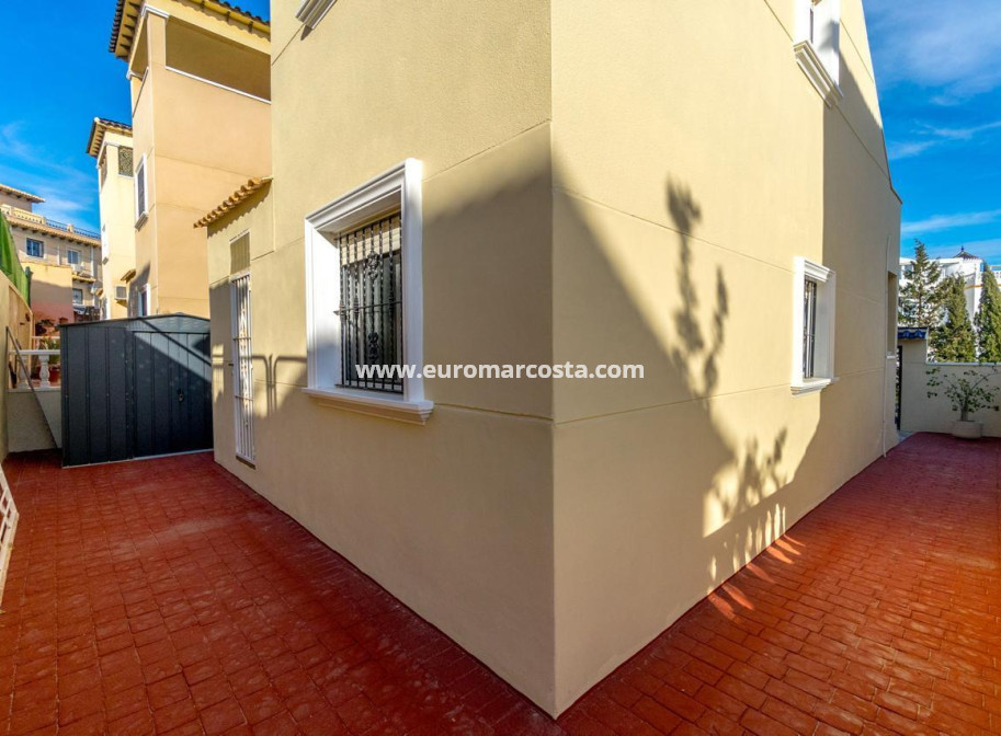Sale - Casa - Orihuela Costa