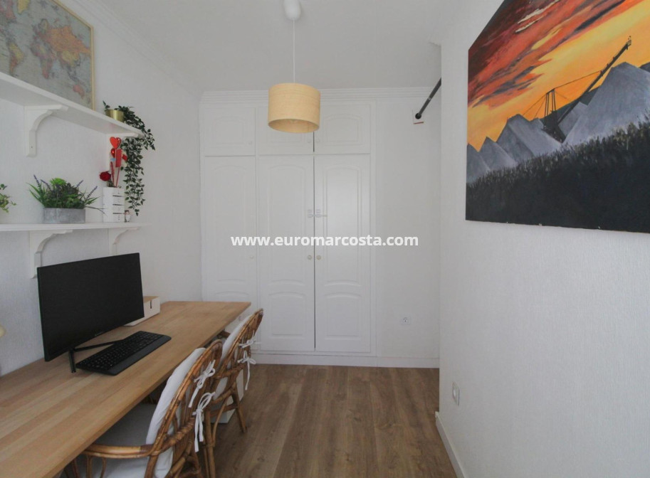 Sale - Apartment / flat - Torrevieja - TORREVIEJA