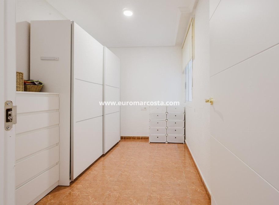 Sale - Apartment / flat - Torrevieja - TORREVIEJA