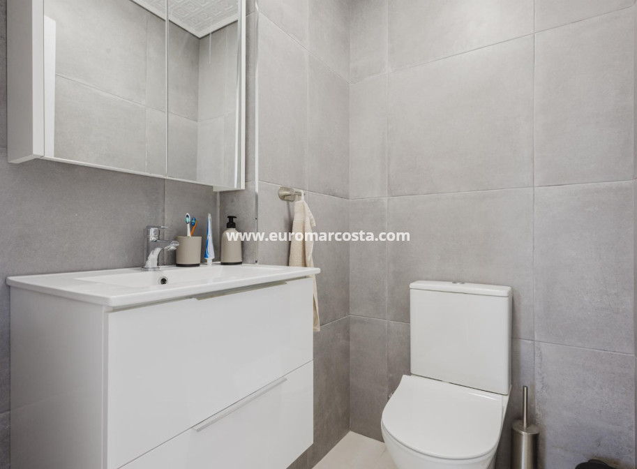 Objekte zum Wiederverkauf - Wohnung - Torrevieja - TORREVIEJA