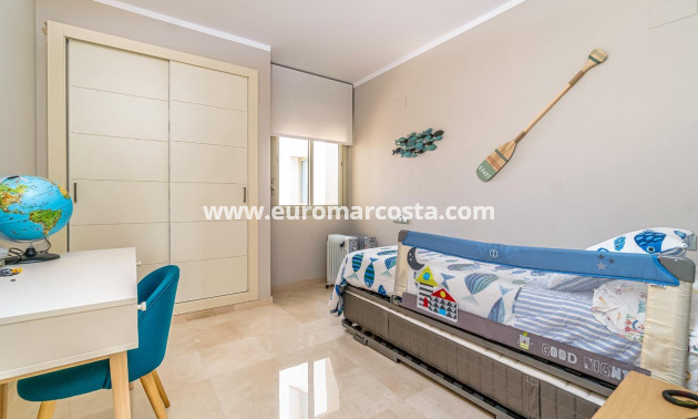 Sale - Apartment / flat - Orihuela Costa - Las Colinas Golf
