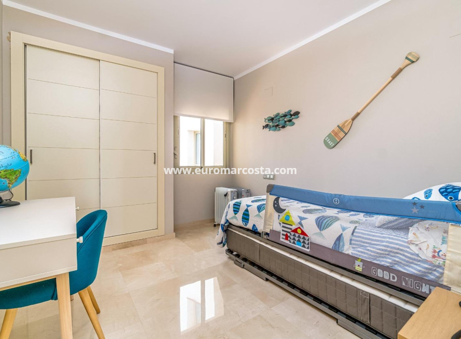 Sale - Apartment / flat - Orihuela Costa - Las Colinas Golf
