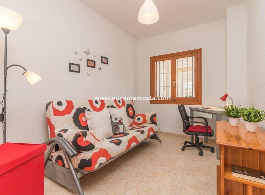 Sale - Casa - Orihuela Costa
