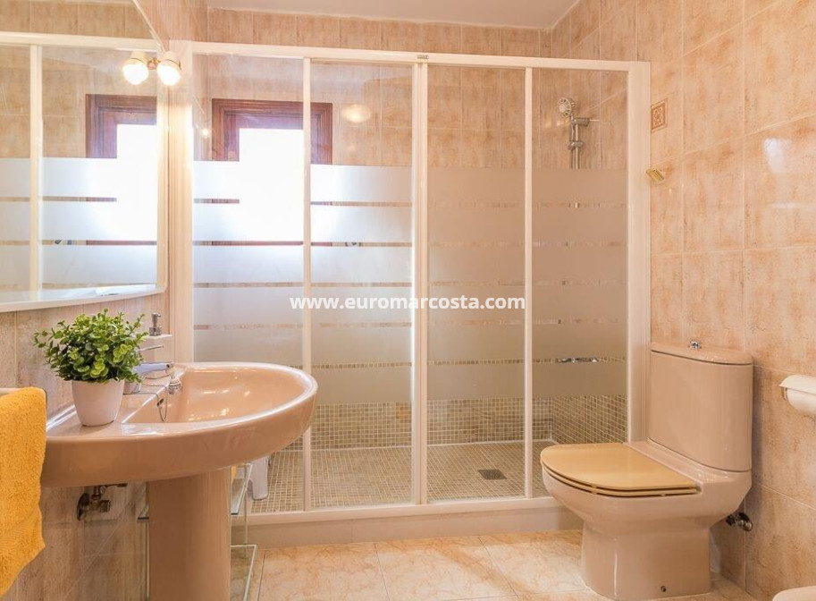 Sale - Casa - Orihuela Costa