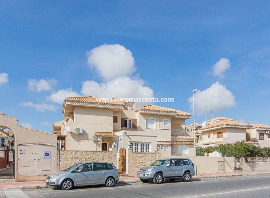 Sale - Casa - Orihuela Costa