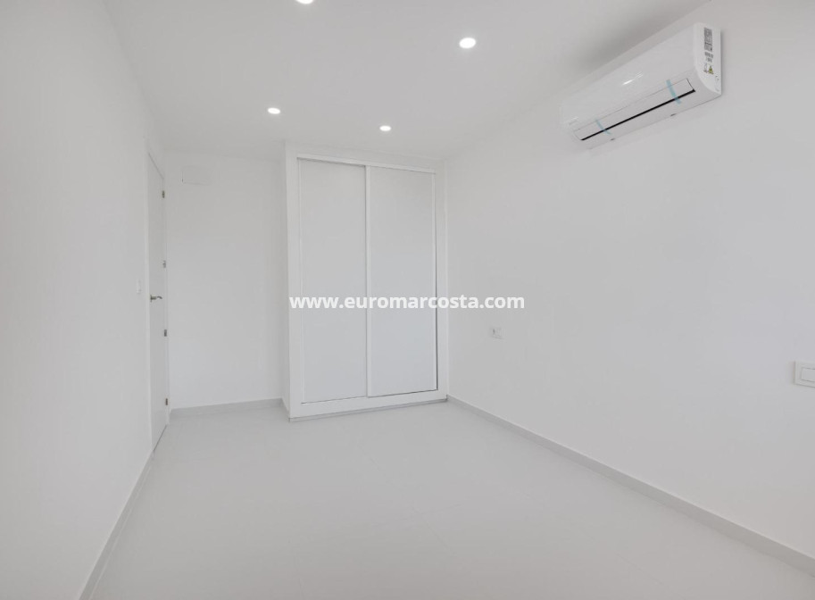 Sale - Apartment / flat - Torrevieja - TORREVIEJA