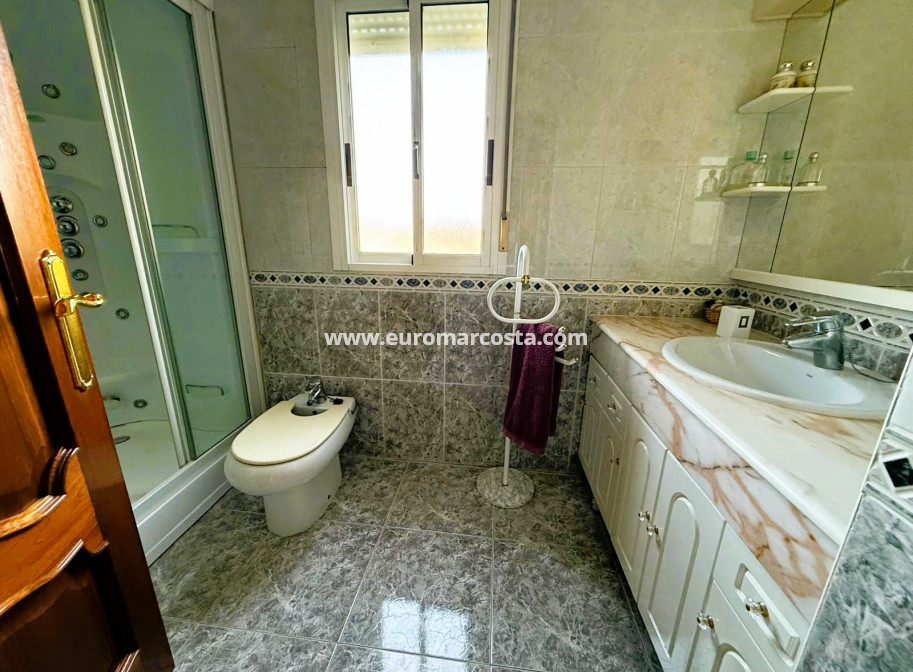 Objekte zum Wiederverkauf - Villa freitstehend - Santa Pola