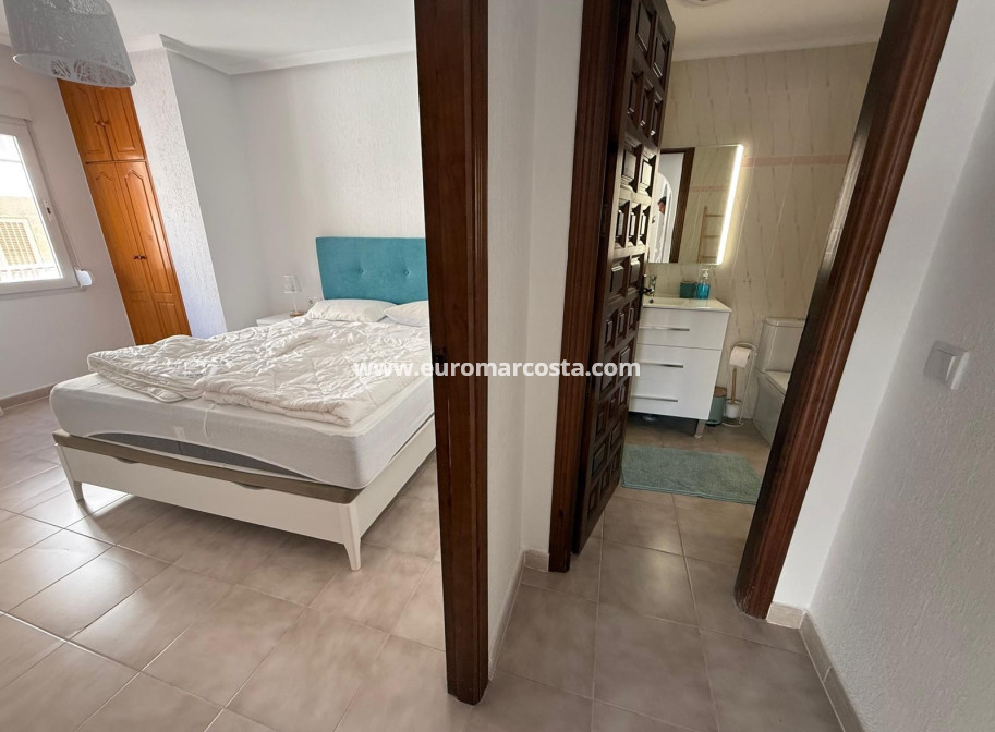 Sale - Apartment / flat - La Mata