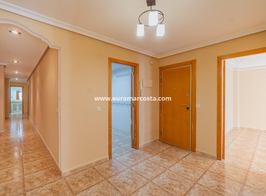 Objekte zum Wiederverkauf - Wohnung - Torrevieja - TORREVIEJA