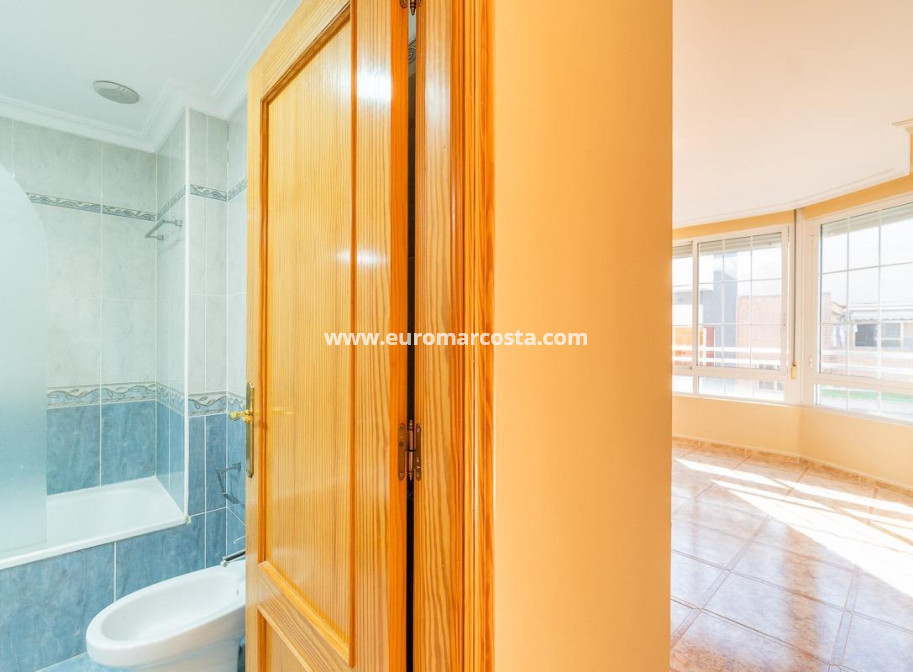 Objekte zum Wiederverkauf - Wohnung - Torrevieja - TORREVIEJA