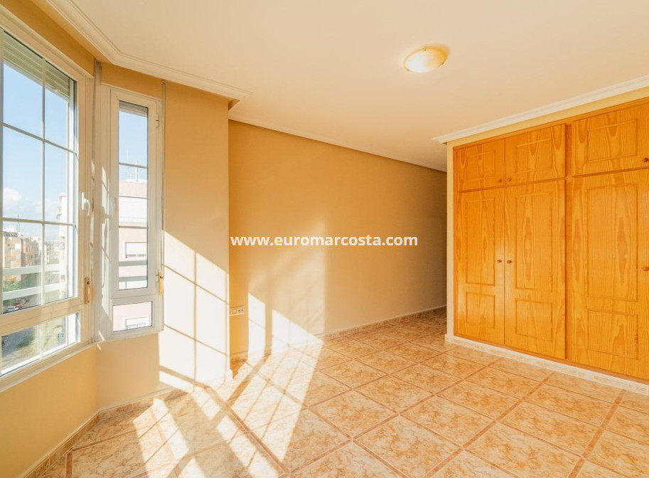 Objekte zum Wiederverkauf - Wohnung - Torrevieja - TORREVIEJA