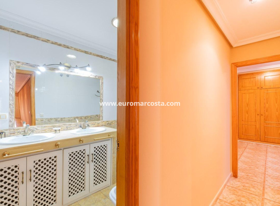 Objekte zum Wiederverkauf - Wohnung - Torrevieja - TORREVIEJA