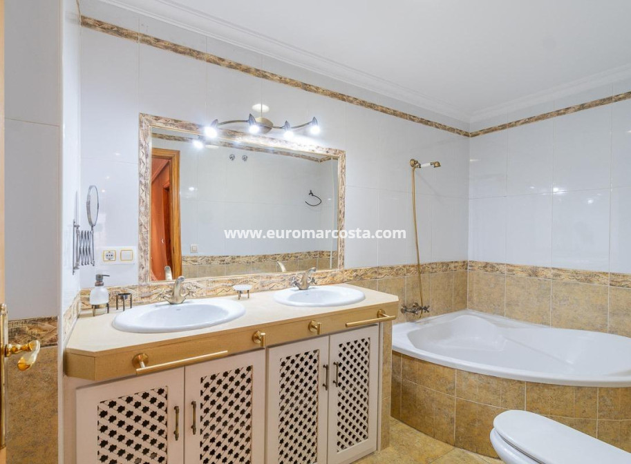 Objekte zum Wiederverkauf - Wohnung - Torrevieja - TORREVIEJA