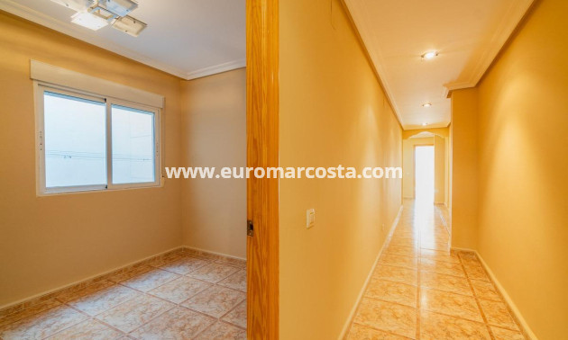 Objekte zum Wiederverkauf - Wohnung - Torrevieja - TORREVIEJA