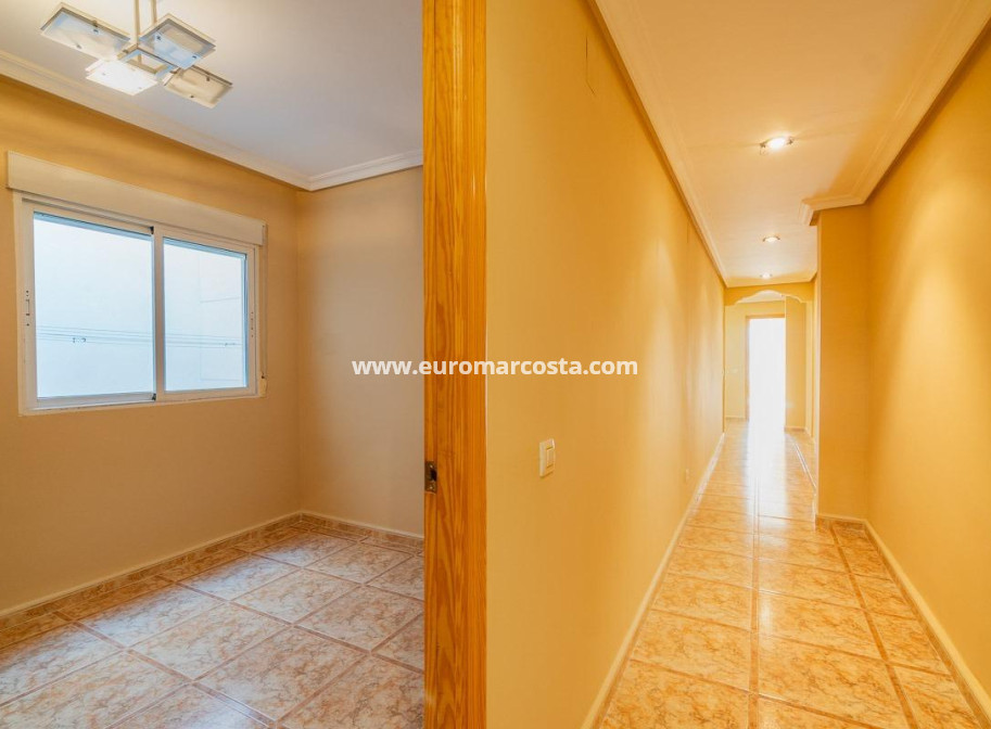 Objekte zum Wiederverkauf - Wohnung - Torrevieja - TORREVIEJA