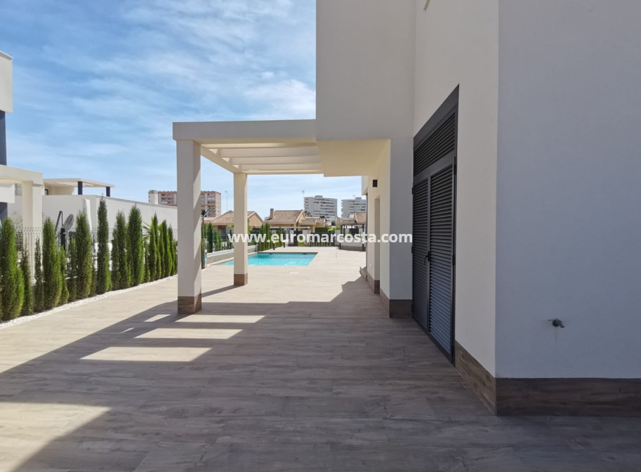 Neubauten - Villa freitstehend - La Manga del Mar Menor - Murcia