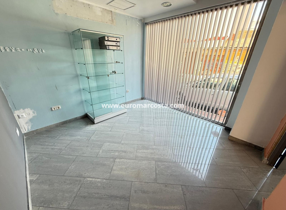 Sale - Commercial - Torrevieja - TORREVIEJA