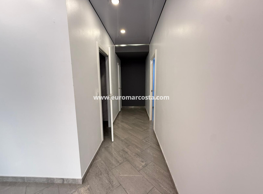 Sale - Commercial - Torrevieja - TORREVIEJA