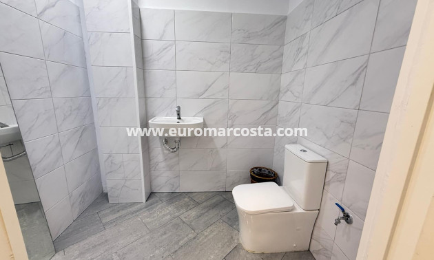 Sale - Commercial - Torrevieja - TORREVIEJA