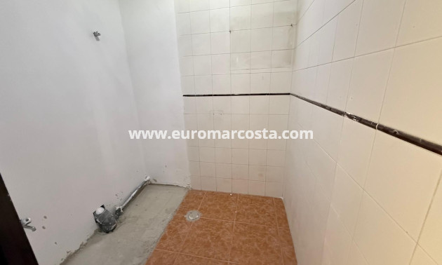 Sale - Commercial - Torrevieja - TORREVIEJA