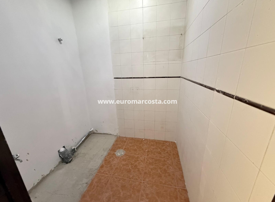 Sale - Commercial - Torrevieja - TORREVIEJA