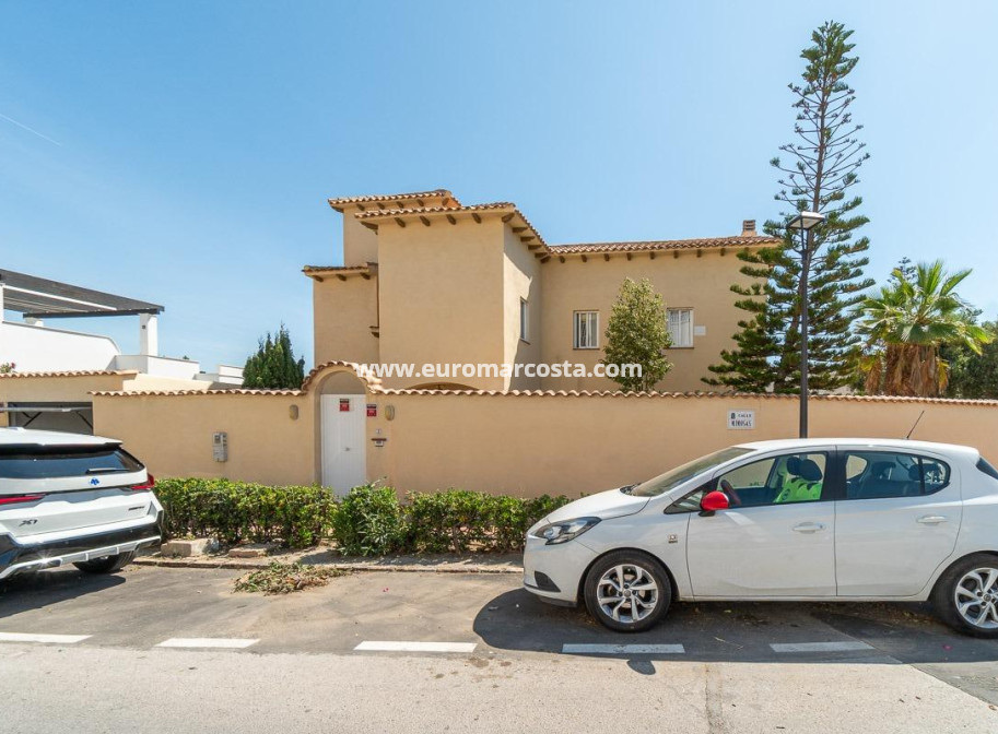 Sale - Villa - Torrevieja - La Mata