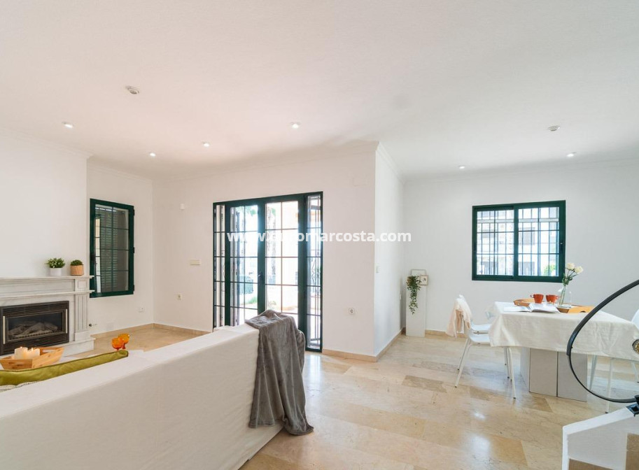 Sale - Villa - Orihuela Costa