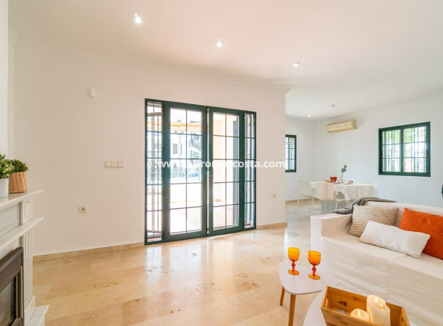 Sale - Villa - Orihuela Costa