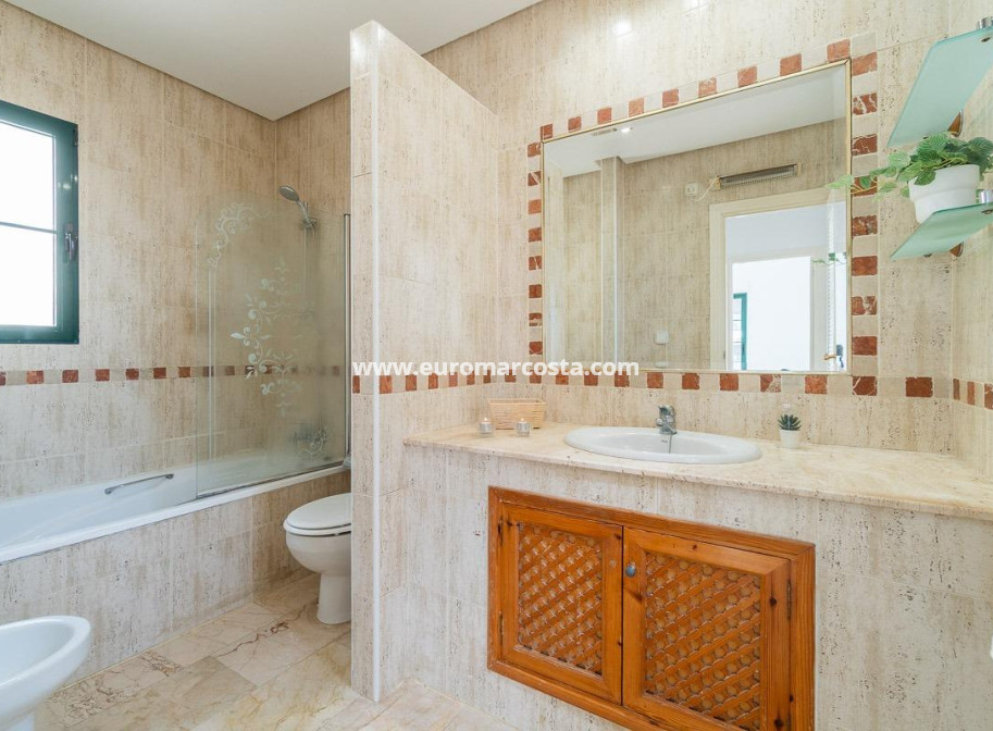 Sale - Villa - Orihuela Costa