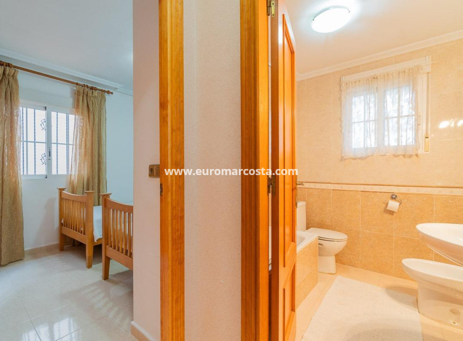 Venta - Apartamento / piso - Orihuela Costa - Lomas de Cabo Roig-Los Dolses