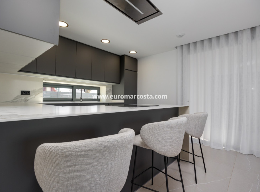 Neubauten - Villa freitstehend - Torrevieja - TORREVIEJA