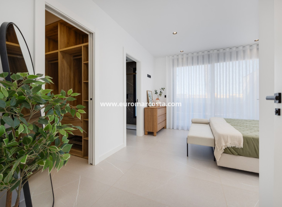 Neubauten - Villa freitstehend - Torrevieja - TORREVIEJA