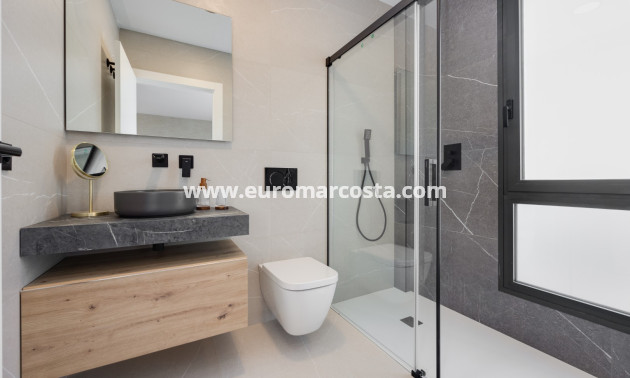 Neubauten - Villa freitstehend - Torrevieja - TORREVIEJA