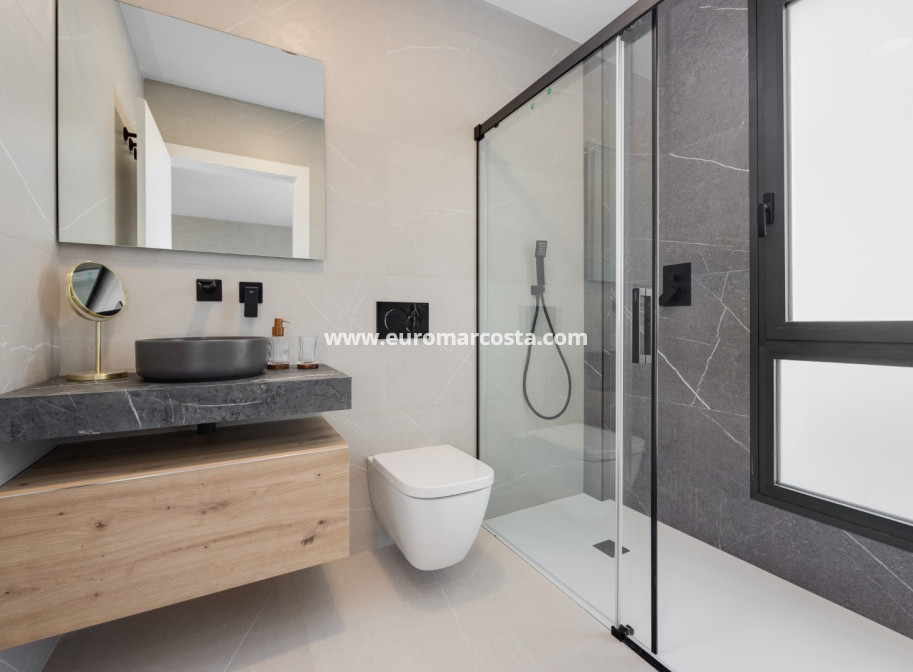 Neubauten - Villa freitstehend - Torrevieja - TORREVIEJA