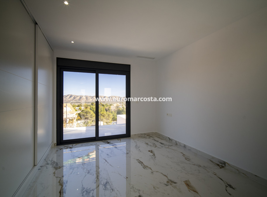 New Build - detached - Coloma