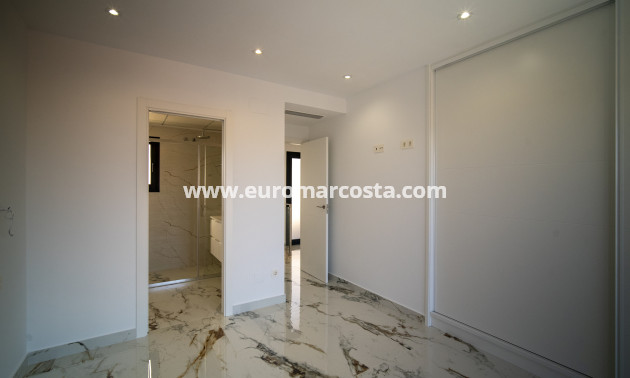 New Build - detached - Coloma