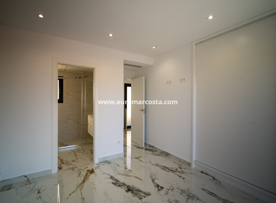 New Build - detached - Coloma