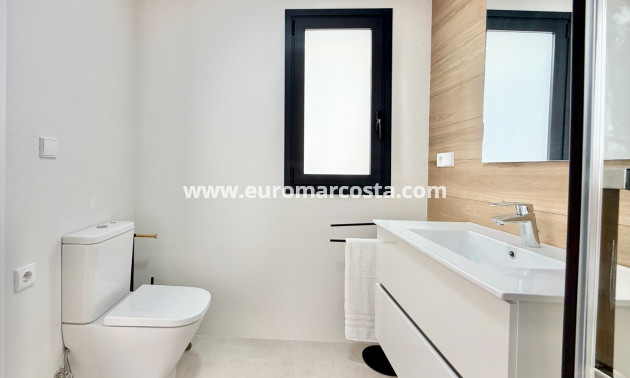 Neubauten - low-bungalow - Cox