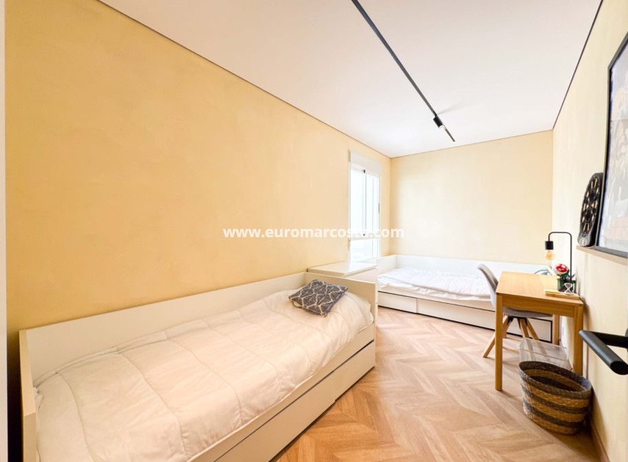 Sale - Ático Dúplex - Guardamar del Segura