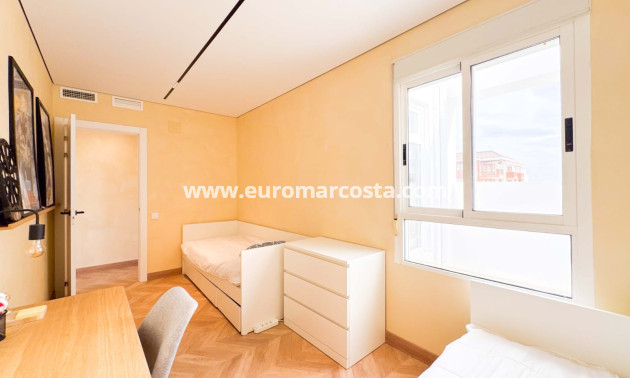 Sale - Ático Dúplex - Guardamar del Segura