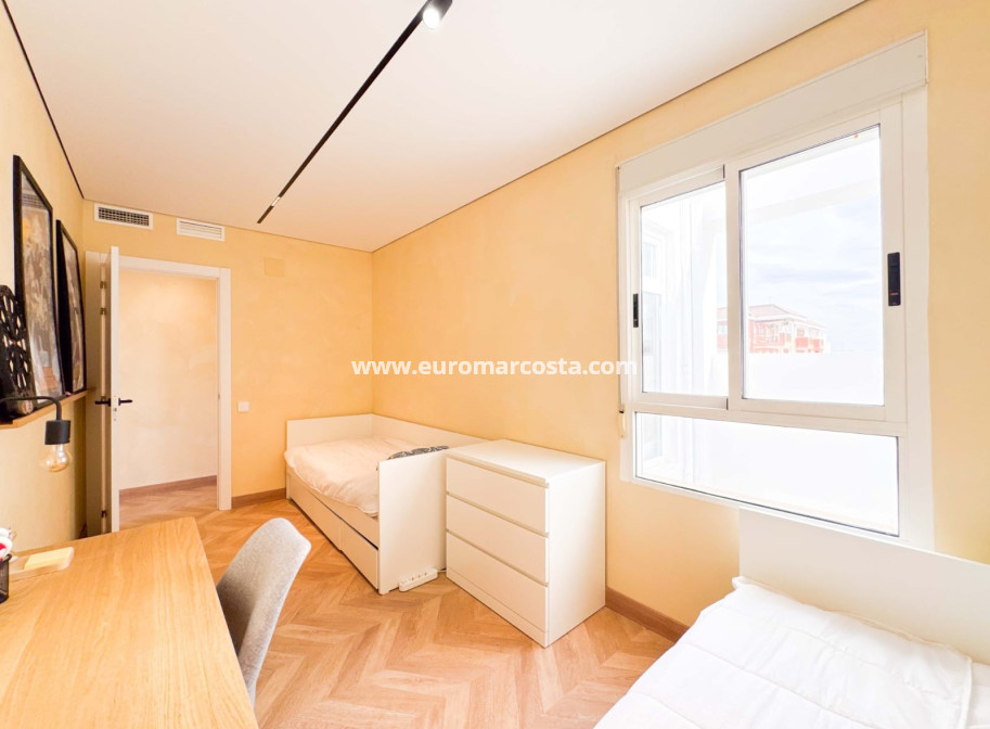 Sale - Ático Dúplex - Guardamar del Segura