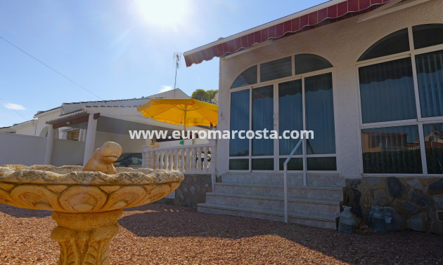 Sale - Villa - Torrevieja - Urbanización San Luis