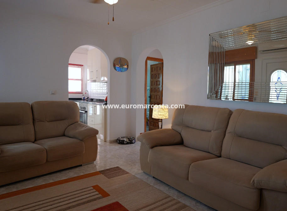 Sale - Villa - Torrevieja - Urbanización San Luis