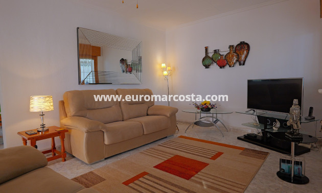 Sale - Villa - Torrevieja - Urbanización San Luis