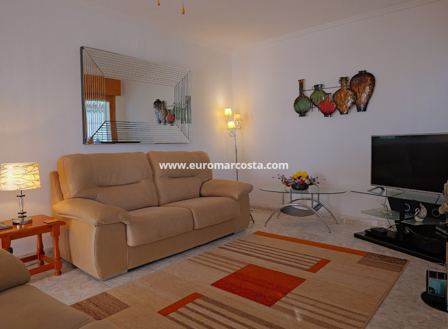 Sale - Villa - Torrevieja - Urbanización San Luis
