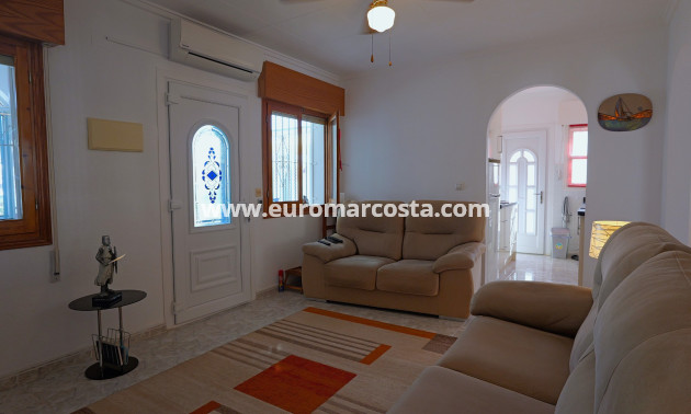 Sale - Villa - Torrevieja - Urbanización San Luis