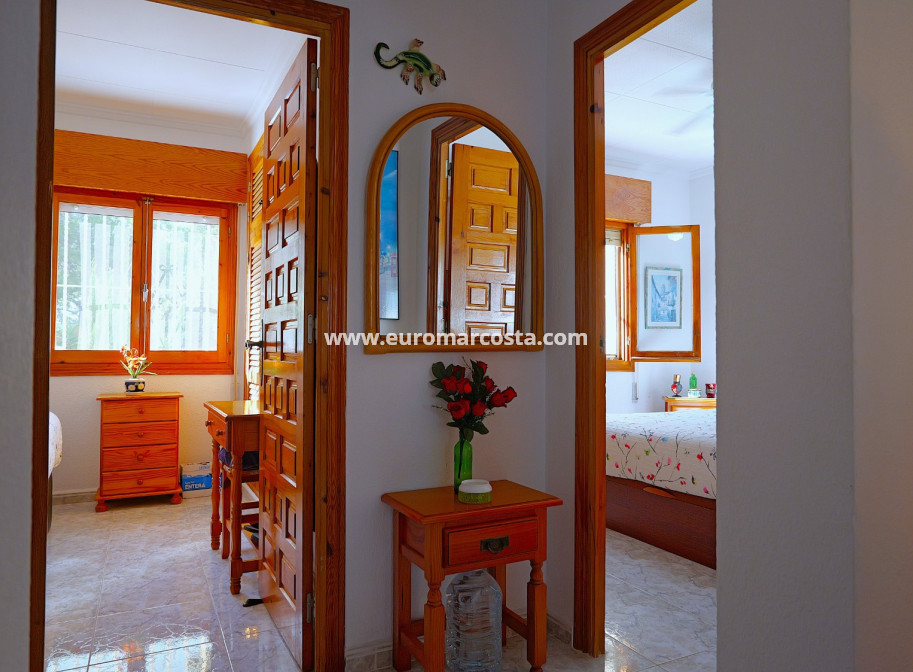 Sale - Villa - Torrevieja - Urbanización San Luis