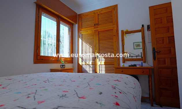 Sale - Villa - Torrevieja - Urbanización San Luis