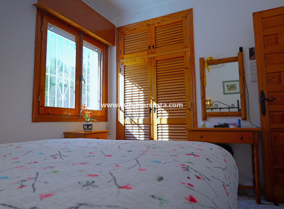 Sale - Villa - Torrevieja - Urbanización San Luis